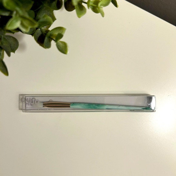 Dual Fibre Eye Brush from Quo - Picture 2 of 10